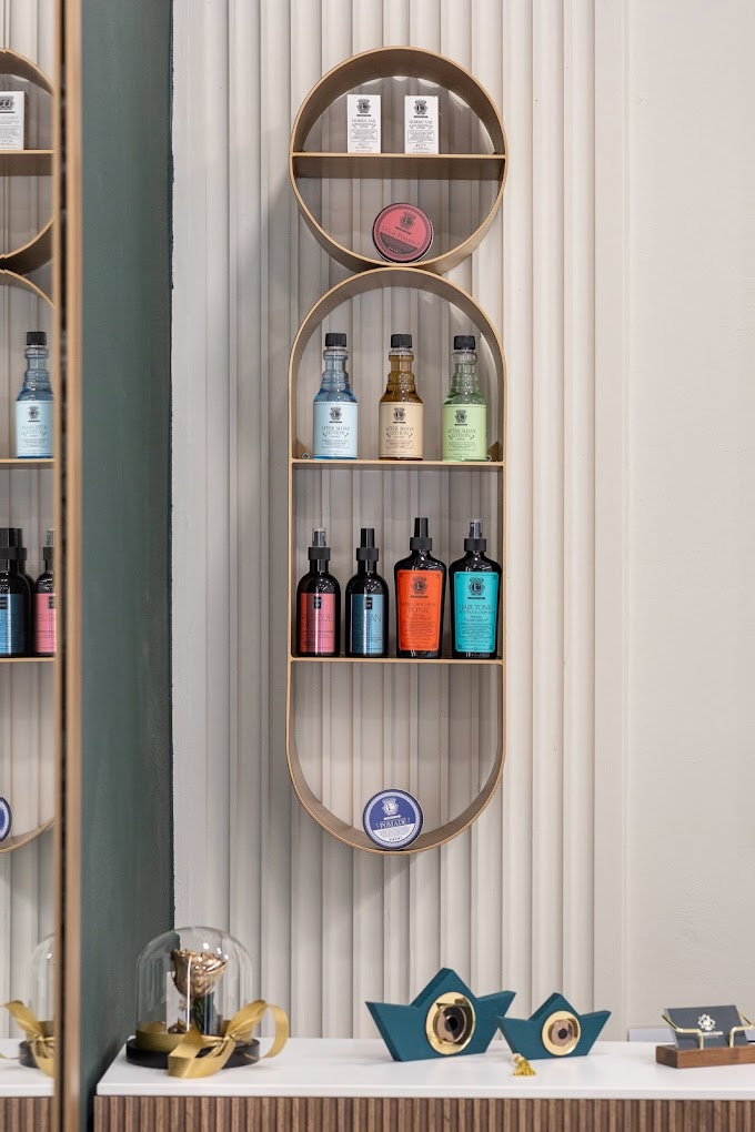 Shelf display of grooming products